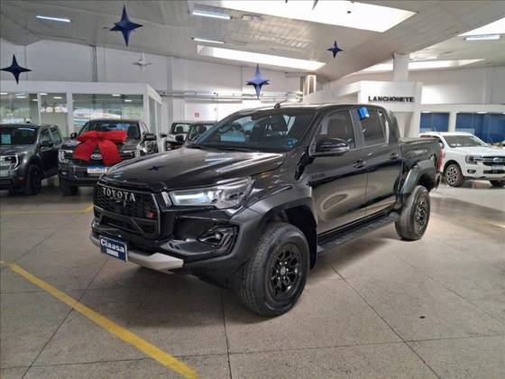 TOYOTA HILUX 2.8 D-4D TURBO DIESEL CD GR-S 4X4 AUTOMÁTICO